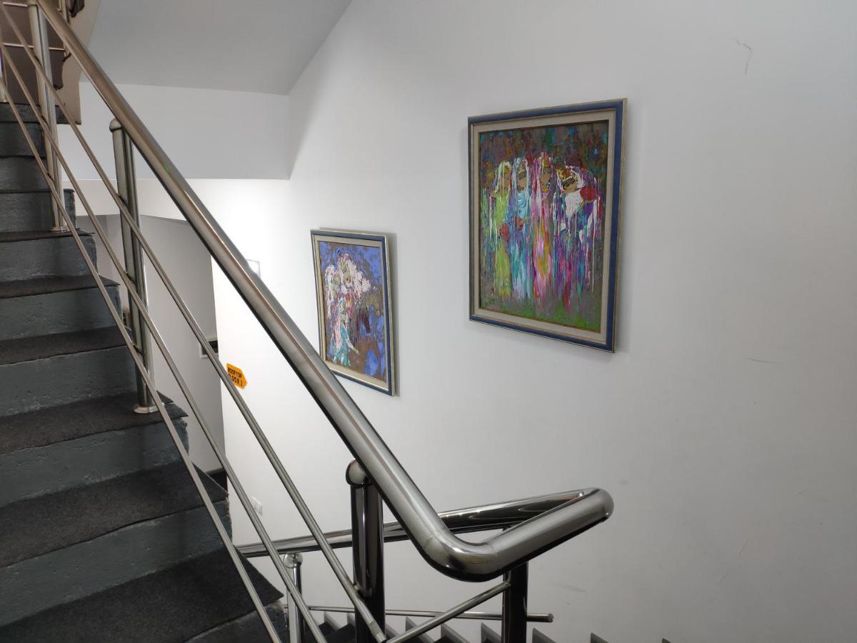 Jules Verne Hostel Tashkent Esterno foto