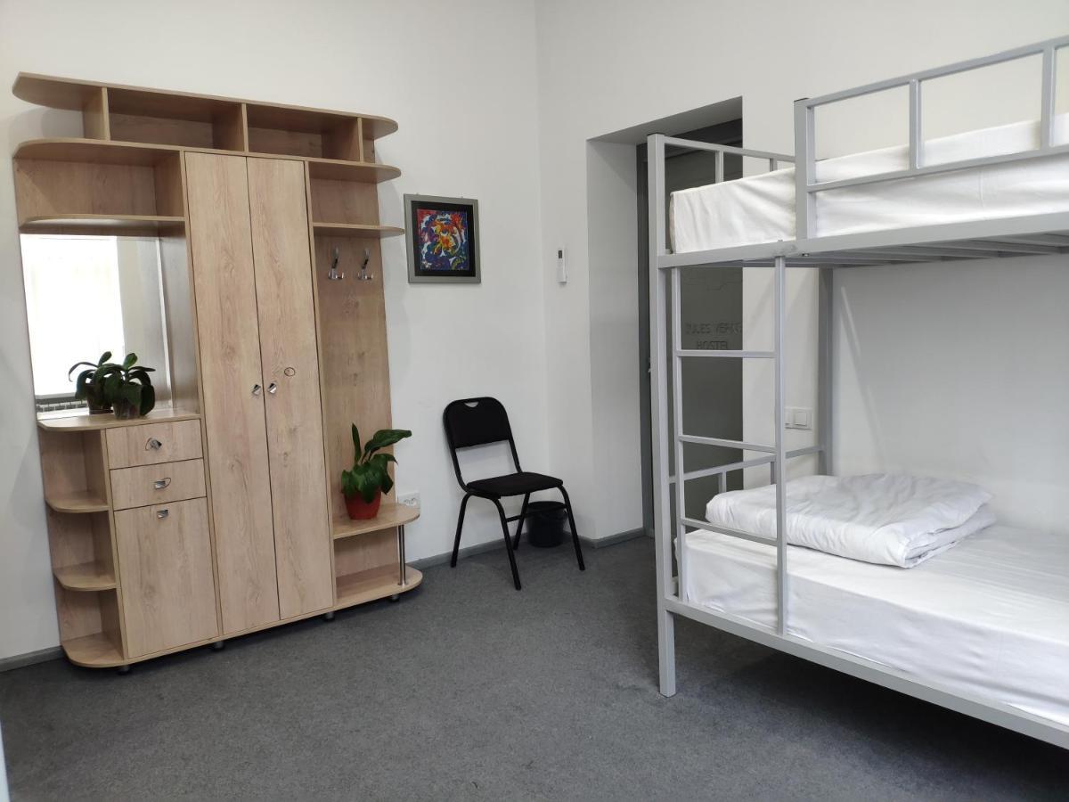 Jules Verne Hostel Tashkent Esterno foto