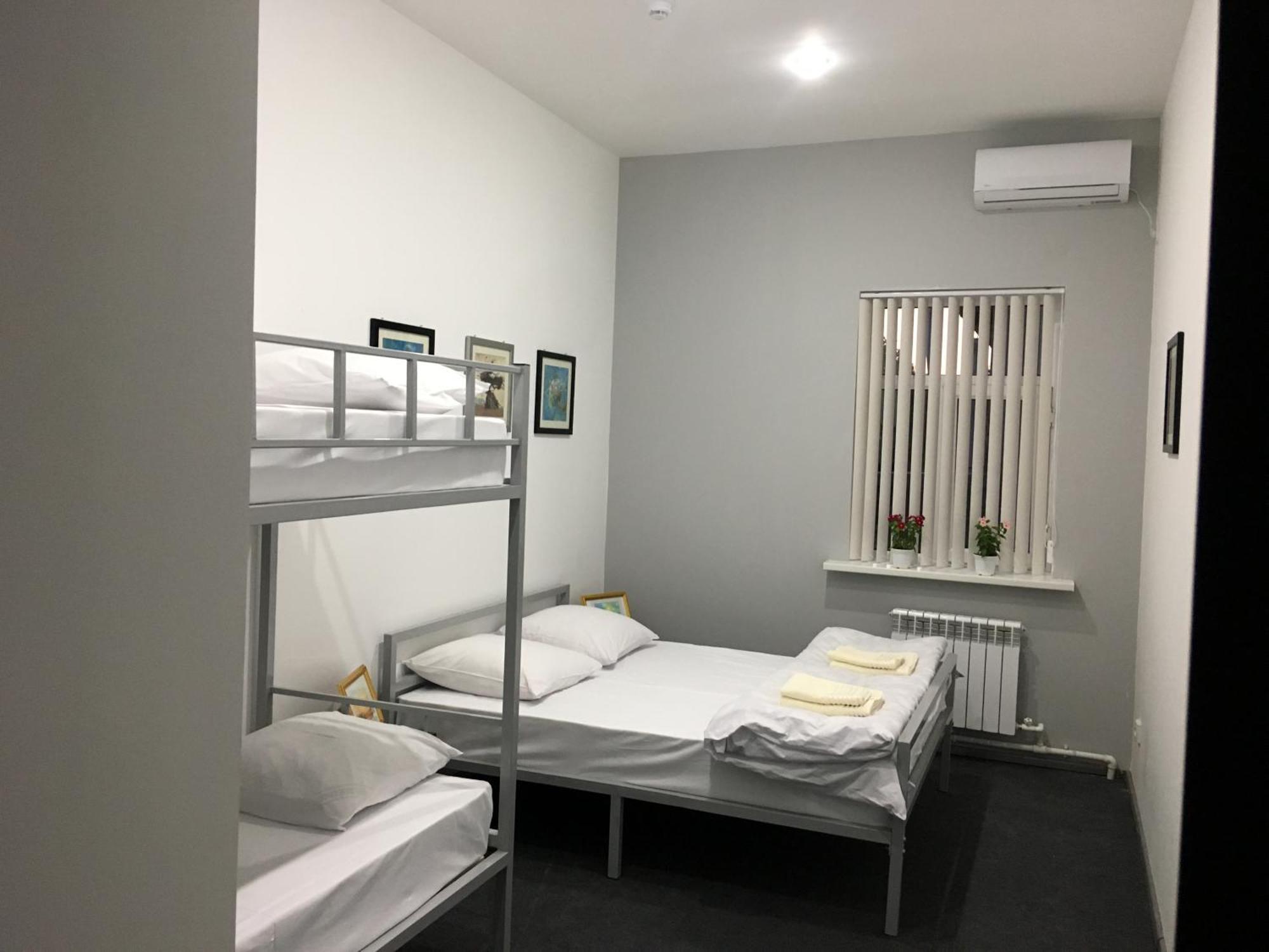 Jules Verne Hostel Tashkent Esterno foto