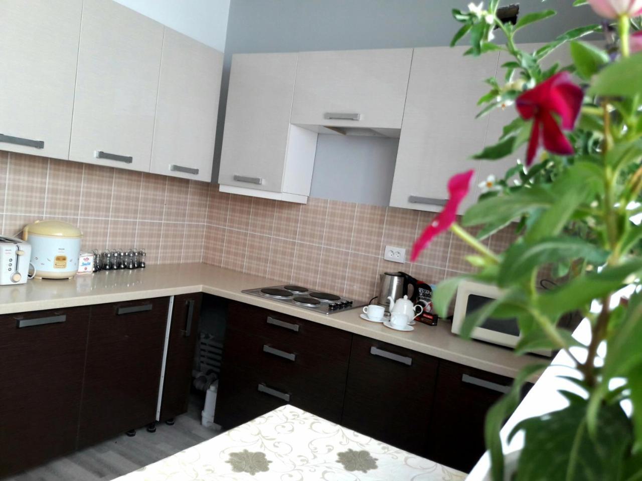 Jules Verne Hostel Tashkent Esterno foto