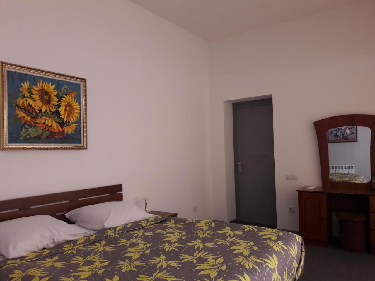 Jules Verne Hostel Tashkent Esterno foto