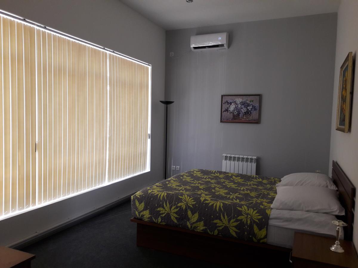 Jules Verne Hostel Tashkent Esterno foto