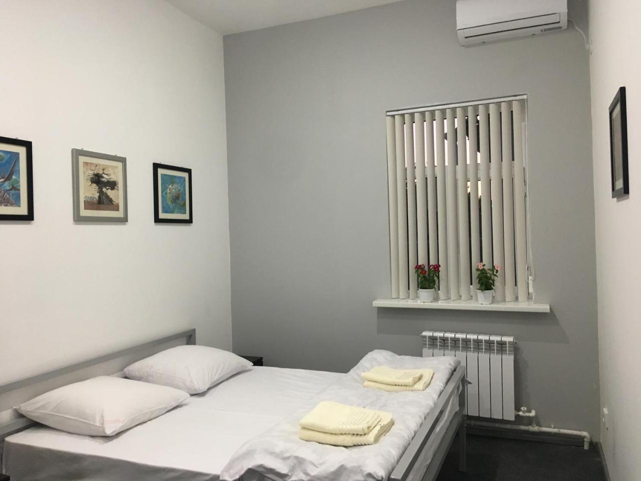 Jules Verne Hostel Tashkent Esterno foto