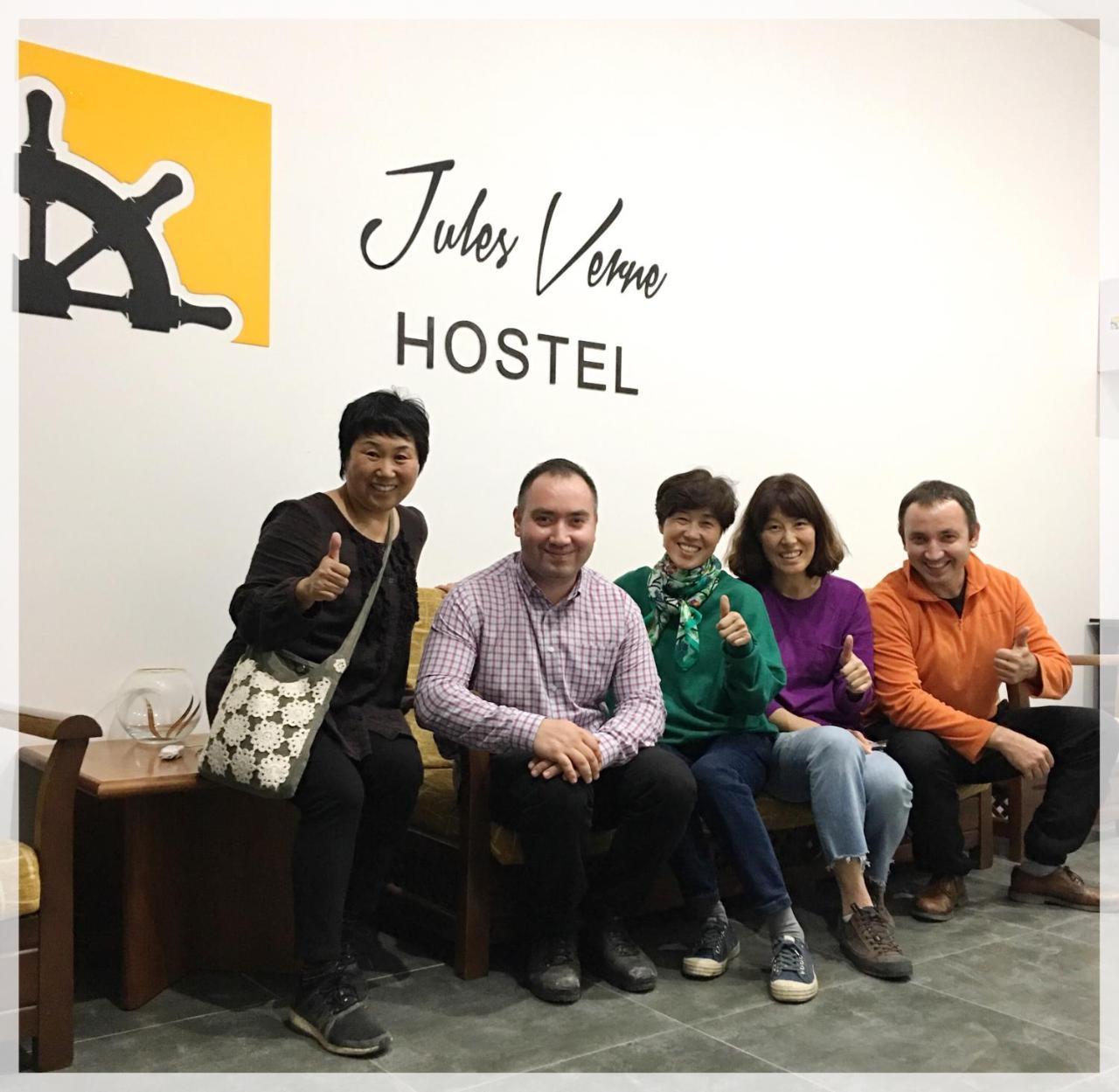 Jules Verne Hostel Tashkent Esterno foto