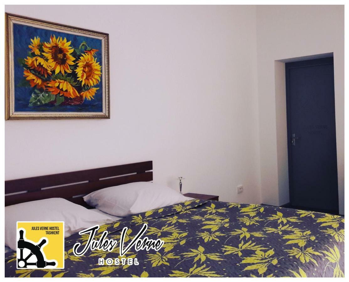 Jules Verne Hostel Tashkent Esterno foto